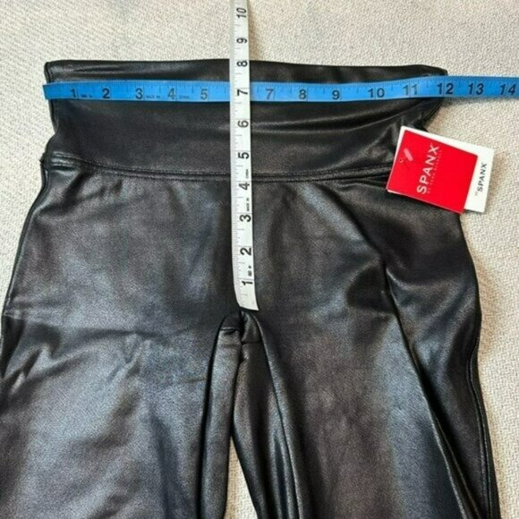Spanx Shorts Black Size Small NWT Faux Leather Biker Sold Out - Picture 3 of 9